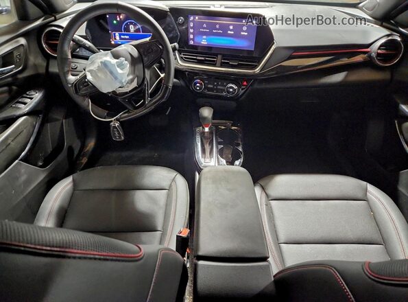 KL77LJEP8SC268066 2025 CHEVROLET TRAX Black Առջևի վահանակի տեսք