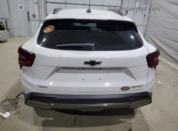 KL77LKEP2TC006325 2026 CHEVROLET TRAX White Widok z tyłu