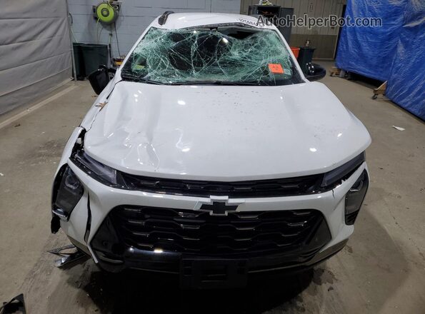 KL77LKEP2TC006325 2026 CHEVROLET TRAX White Widok z przodu