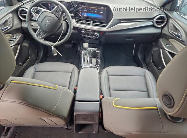 KL77LKEP2TC013257 2026 CHEVROLET TRAX Синий Вид панели приборов