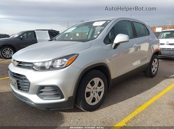 KL7CJKSB4HB124693 2017 CHEVROLET TRAX Серебряный Передняя левая четверть