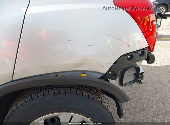 KL7CJKSB4HB124693 2017 CHEVROLET TRAX Серебряный Вид задней части салона