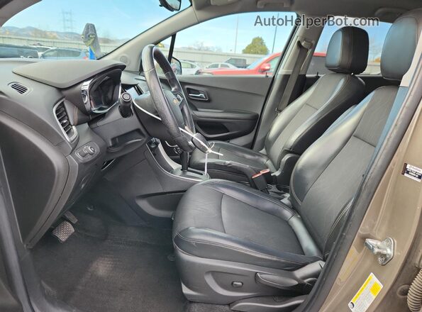 KL7CJPSB1MB322588 2021 CHEVROLET TRAX Brown Vista interior delantera