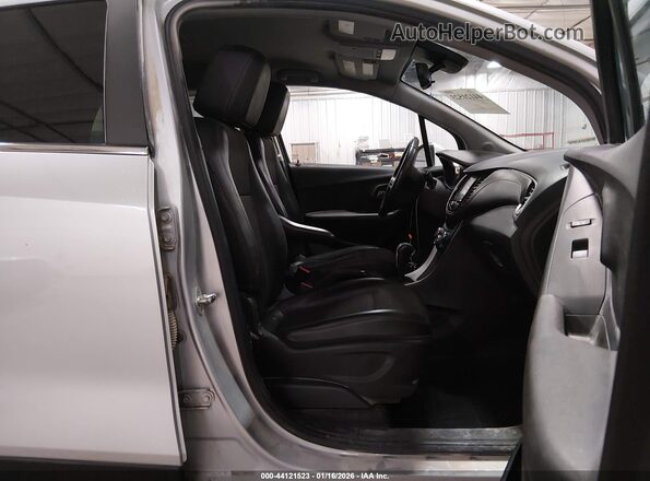 KL7CJPSB5HB220748 2017 CHEVROLET TRAX Silver წინა სალონის ხედი