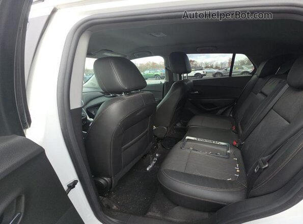 KL7CJPSM6NB519792 2022 CHEVROLET TRAX  Rear seats view