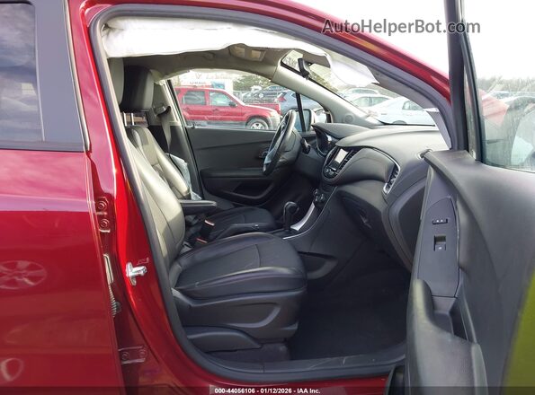 KL7CJPSMXNB529807 2022 CHEVROLET TRAX Maroon Front interior view