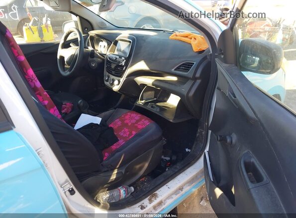 KL8CA6SA0LC417407 2020 CHEVROLET SPARK Light Blue Вид салона спереди