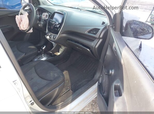KL8CB6SA6HC733012 2017 CHEVROLET SPARK Серебряный Вид салона спереди
