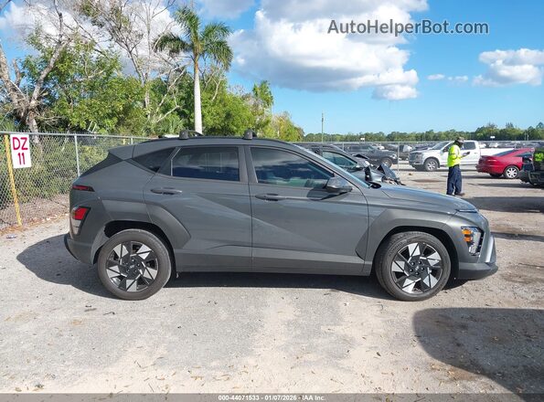 KM8HB3AB2RU182414 2024 HYUNDAI KONA Серый Вид задней части салона