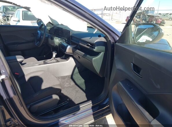 KM8HB3AB2SU280896 2025 HYUNDAI KONA Gray Widok wnętrza z przodu