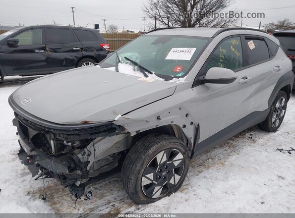 KM8HBCAB2RU161708 2024 HYUNDAI KONA Серый Передняя левая четверть