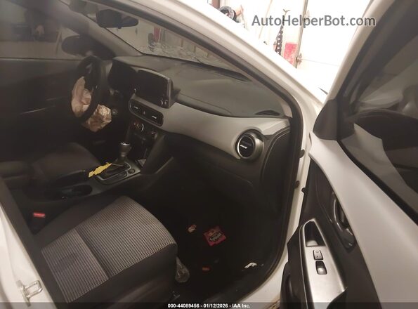 KM8K1CAAXMU664315 2021 HYUNDAI KONA White Вид салону спереду
