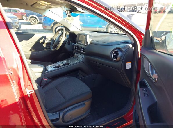 KM8K23AG4MU106302 2021 HYUNDAI KONA ELECTRIC Red Widok wnętrza z przodu