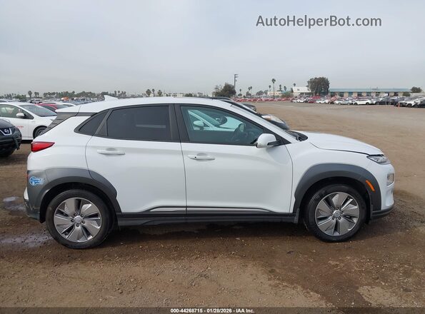 KM8K33AG3MU111441 2021 HYUNDAI KONA ELECTRIC White Widok wnętrza z tyłu