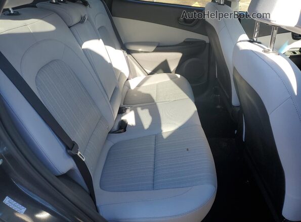 KM8K6CAB3NU928468 2022 HYUNDAI KONA Silver Vista de los asientos traseros