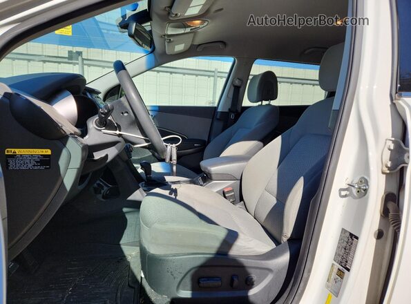 KM8SM4HF0GU147494 2016 HYUNDAI SANTA White Вид салону спереду