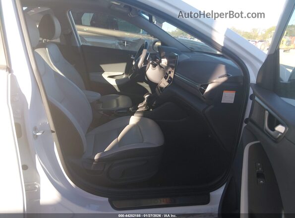 KMHC05LC0NU278294 2022 HYUNDAI IONIQ HYBRID White Вид салону спереду