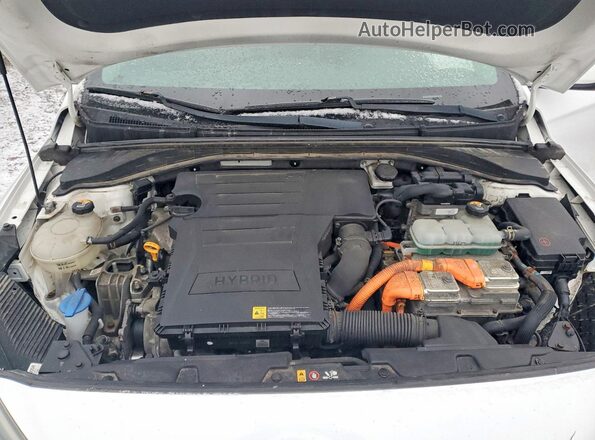 KMHC05LCXJU066349 2018 HYUNDAI IONIQ White Vista interior trasera