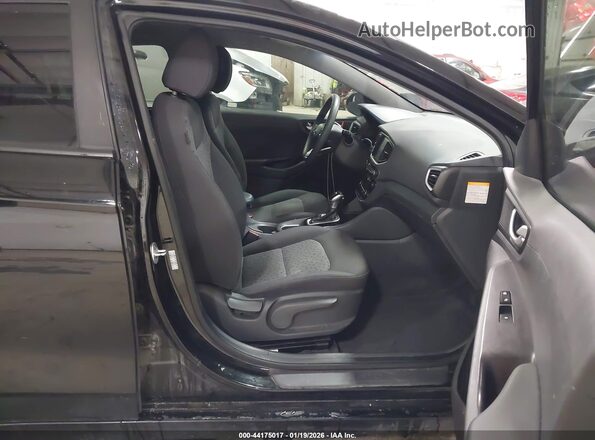 KMHC65LC3HU025022 2017 HYUNDAI IONIQ HYBRID Black Вид салону спереду