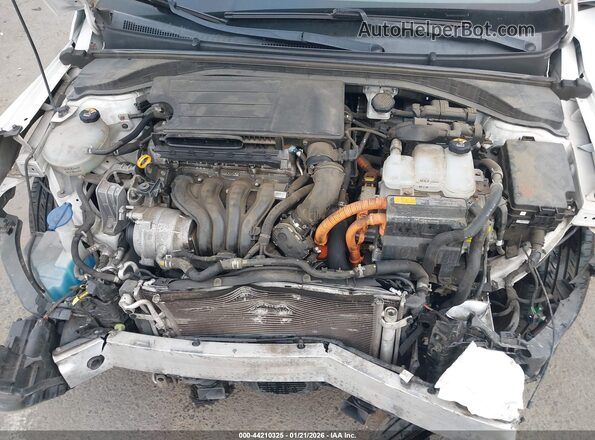 KMHC65LC3HU049840 2017 HYUNDAI IONIQ HYBRID White Вид ззаду