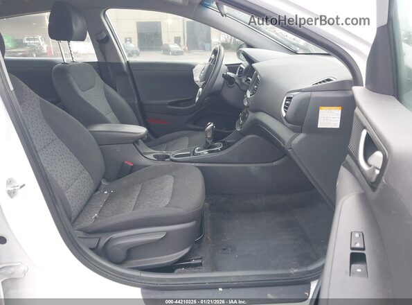 KMHC65LC3HU049840 2017 HYUNDAI IONIQ HYBRID White Вид салону спереду
