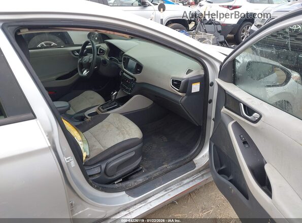 KMHC65LC5HU024227 2017 HYUNDAI IONIQ HYBRID Silver Սալոնի դիմացի տեսք