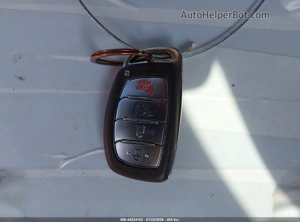 KMHC65LC8KU178745 2019 HYUNDAI IONIQ HYBRID Белый Вид панели приборов