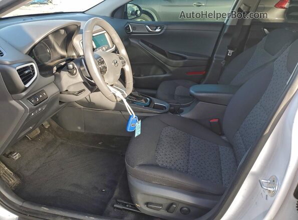 KMHC75LC2JU104104 2018 HYUNDAI IONIQ White Widok wnętrza z przodu
