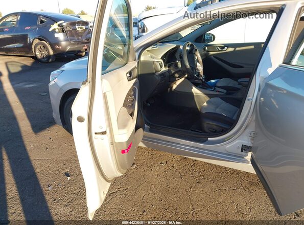 KMHC75LC4JU061806 2018 HYUNDAI IONIQ HYBRID Silver Widok wnętrza z przodu