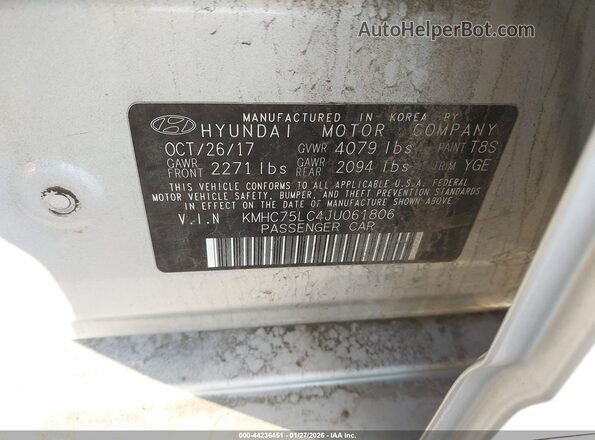 KMHC75LC4JU061806 2018 HYUNDAI IONIQ HYBRID Silver Widok komory silnika