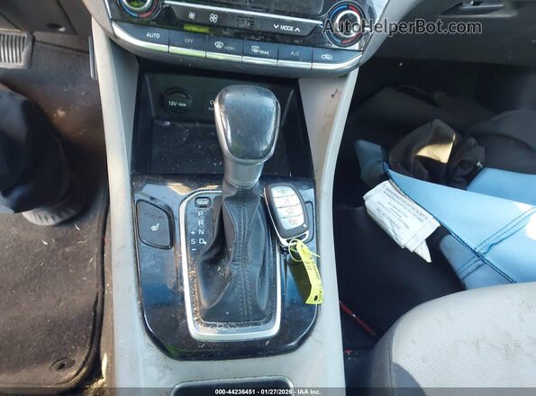 KMHC75LC4JU061806 2018 HYUNDAI IONIQ HYBRID Silver Widok deski rozdzielczej