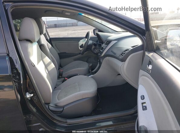 KMHCT4AE1HU374638 2017 HYUNDAI ACCENT Black Front interior view