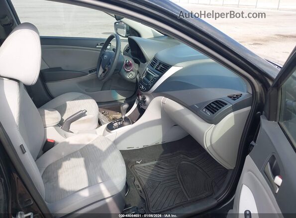 KMHCT4AE2HU354401 2017 HYUNDAI ACCENT Черный Вид салона спереди