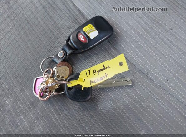 KMHCT4AE3HU300217 2017 HYUNDAI ACCENT Red Вид панелі приладів
