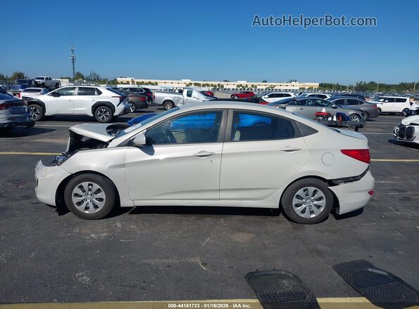KMHCT4AEXHU181565 2017 HYUNDAI ACCENT Cream უკანა სალონის ხედი