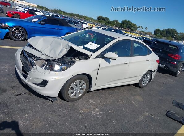 KMHCT4AEXHU181565 2017 HYUNDAI ACCENT Cream წინა მარცხენა ხედი სამი მეოთხედიდან