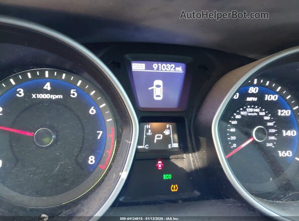 KMHD35LH0HU350140 2017 HYUNDAI ELANTRA GT Red Widok tylnych siedzeń
