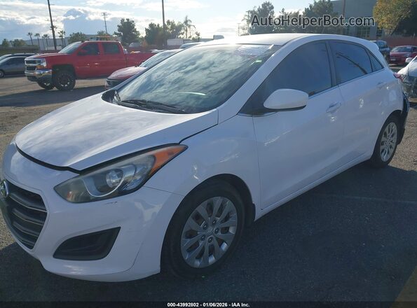 KMHD35LH9GU274643 2016 HYUNDAI ELANTRA GT White Widok wnętrza z tyłu