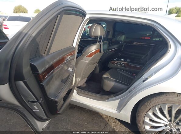 KMHG54JH8JU047360 2018 GENESIS G90 Silver Widok naklejki z numerem VIN