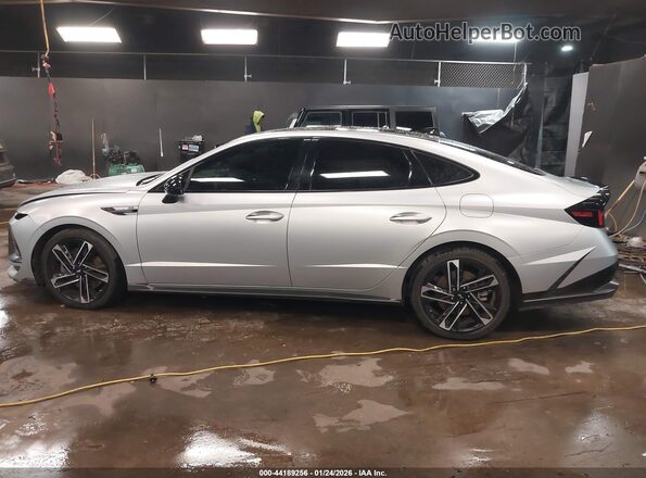 KMHL54JC5SA453067 2025 HYUNDAI SONATA Silver Սալոնի 360 աստիճան տեսք