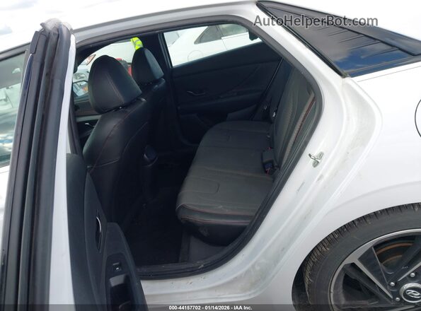 KMHLR4AFXNU309970 2022 HYUNDAI ELANTRA White Widok naklejki z numerem VIN