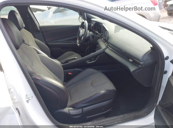 KMHLR4AFXNU309970 2022 HYUNDAI ELANTRA White Widok wnętrza z przodu