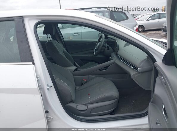 KMHLS4DG7SU921029 2025 HYUNDAI ELANTRA White Front interior view
