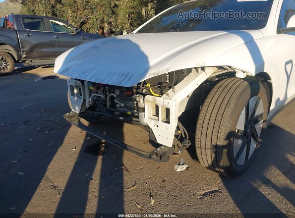 KMHM24AA3RA070296 2024 HYUNDAI IONIQ 6 White Դիմացի տեսք