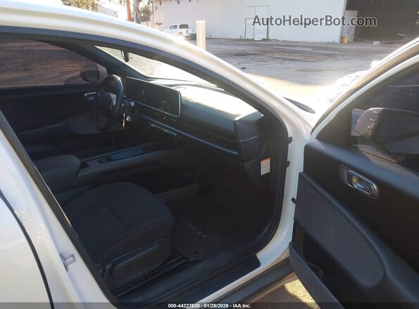 KMHM24AA3RA070296 2024 HYUNDAI IONIQ 6 White Սալոնի դիմացի տեսք