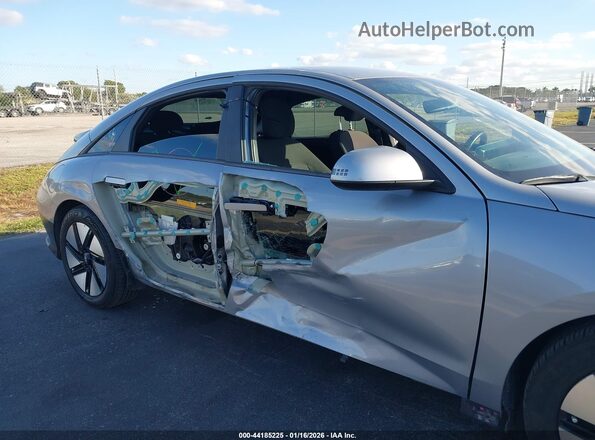 KMHM24AA5PA049916 2023 HYUNDAI IONIQ 6 Серебряный Вид спереди