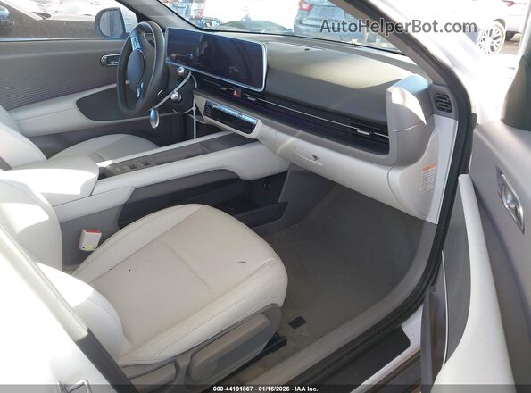 KMHM34AA2SA083267 2025 HYUNDAI IONIQ 6 White წინა სალონის ხედი
