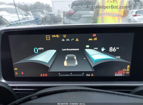 KMHM34AC4RA076932 2024 HYUNDAI IONIQ 6 Gray Widok tylnych siedzeń