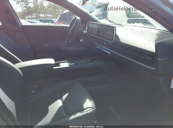 KMHM34ACXRA076479 2024 HYUNDAI IONIQ 6 Gray Front interior view