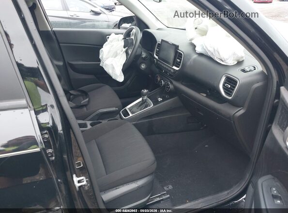 KMHRB8A39LU014142 2020 HYUNDAI VENUE Черный Вид салона спереди